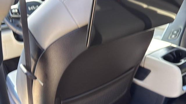 2025 Kia Carnival SX