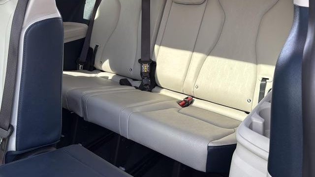 2025 Kia Carnival SX