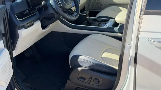 2025 Kia Carnival SX