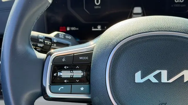 2025 Kia Carnival SX