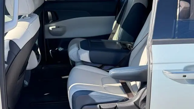 2025 Kia Carnival SX
