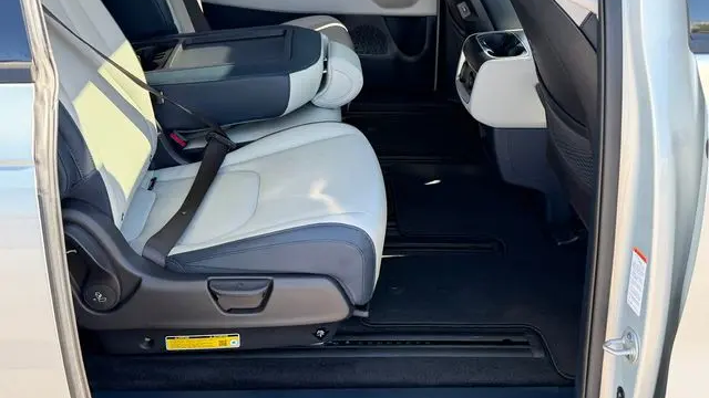 2025 Kia Carnival SX