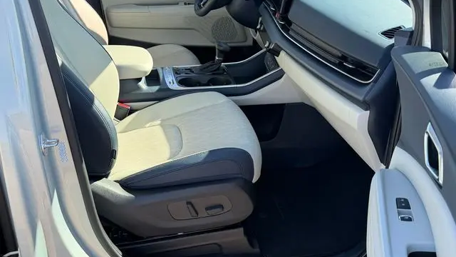 2025 Kia Carnival SX