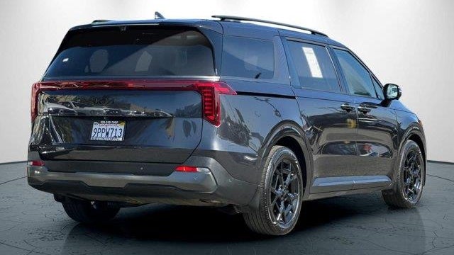 2025 Kia Carnival SX