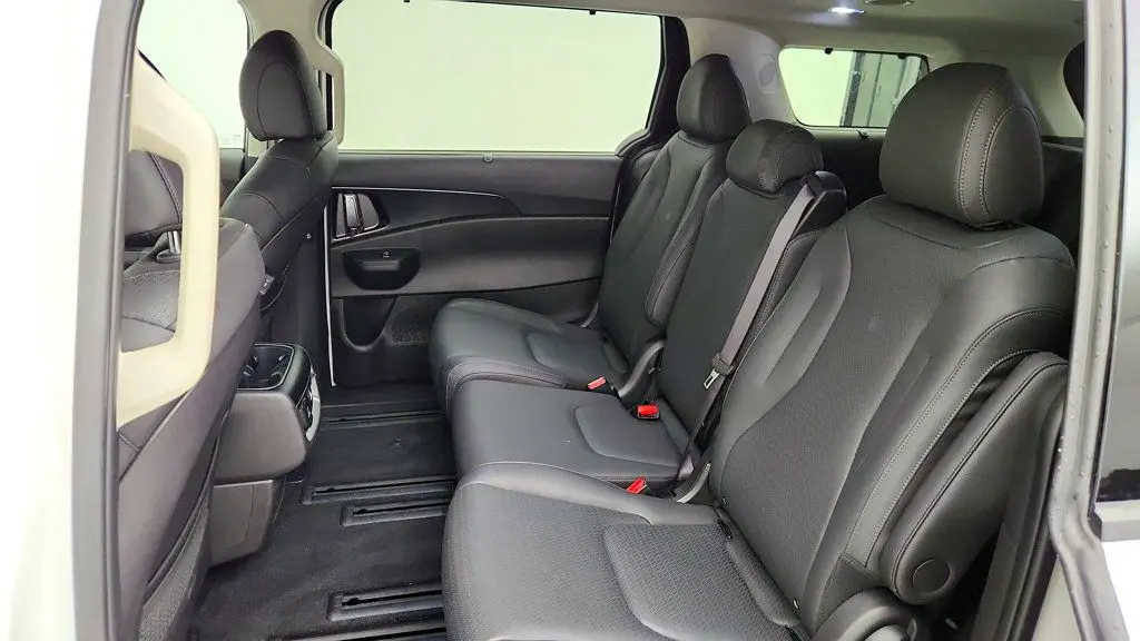 2026 Kia Carnival - $40,995