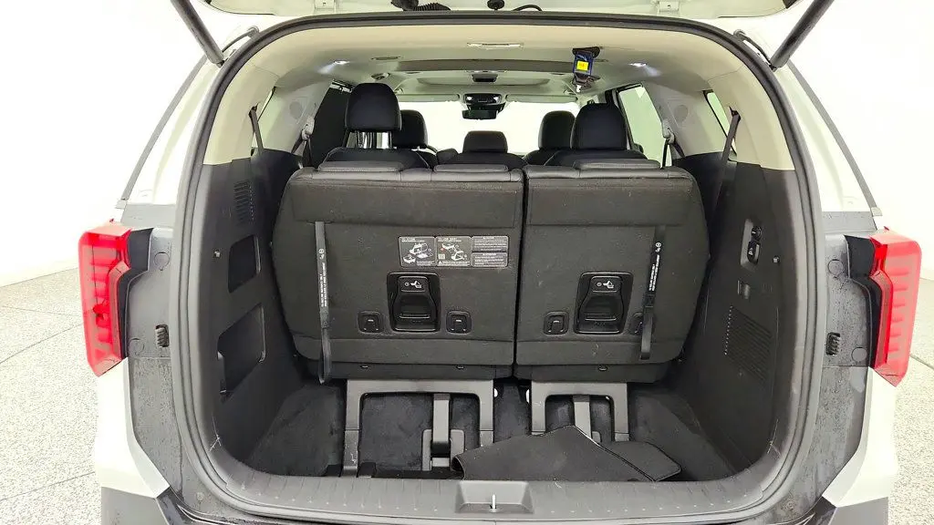 2026 Kia Carnival - $40,995
