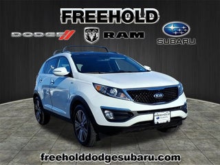 2016 Kia Sportage with Clear White Exterior