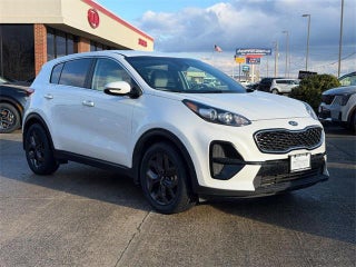 2022 Kia Sportage with Snow White Pearl Exterior