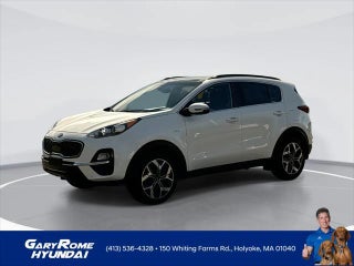 2022 Kia Sportage with Snow White Pearl Exterior