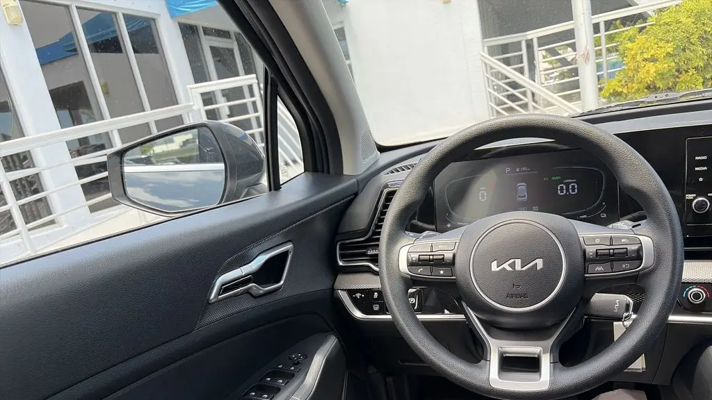 2025 Kia Sportage Hybrid LX