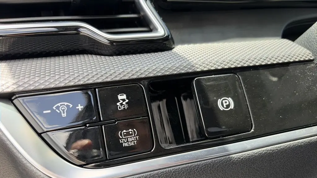 2025 Kia Sportage Hybrid LX