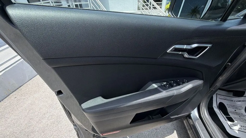 2025 Kia Sportage Hybrid LX