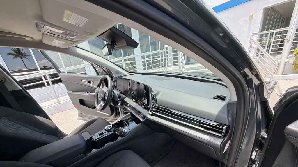 2025 Kia Sportage Hybrid LX