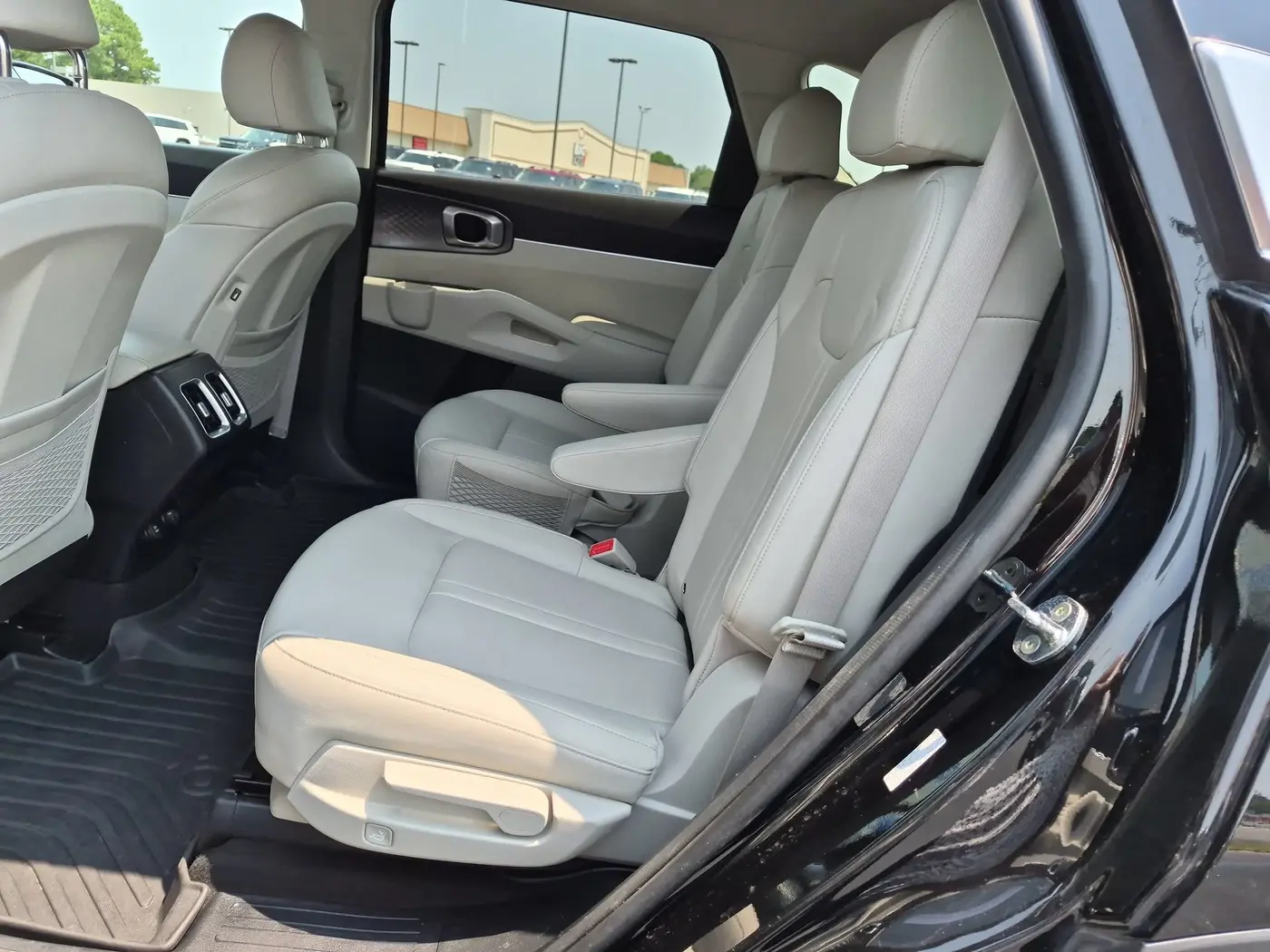 2022 Kia Sorento - $21,810
