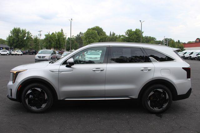 2025 Kia Sorento - $32,490