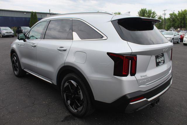 2025 Kia Sorento - $32,490