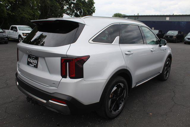2025 Kia Sorento - $32,490