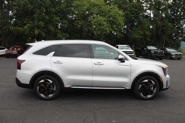 2025 Kia Sorento - $32,490