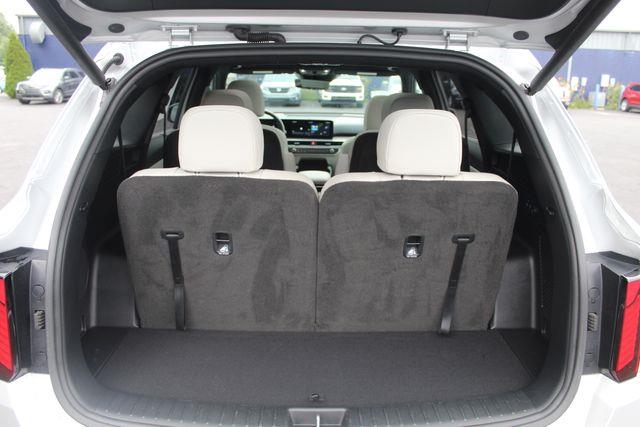 2025 Kia Sorento - $32,490