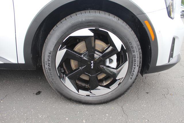 2025 Kia Sorento - $32,490