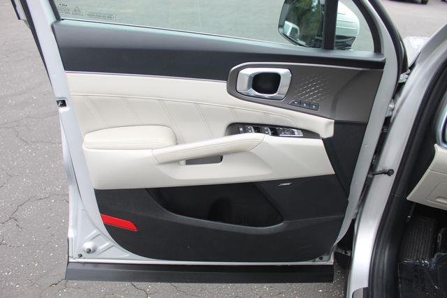 2025 Kia Sorento - $32,490