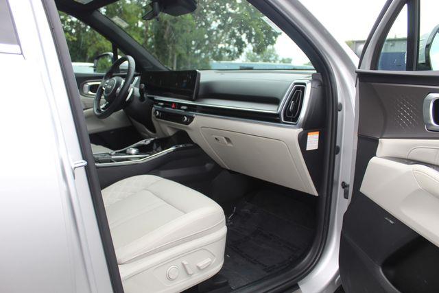 2025 Kia Sorento - $32,490