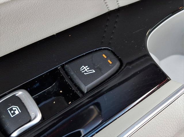 2023 Kia Sorento - $32,000