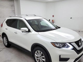 2017 Nissan Rogue with Pearl White Exterior