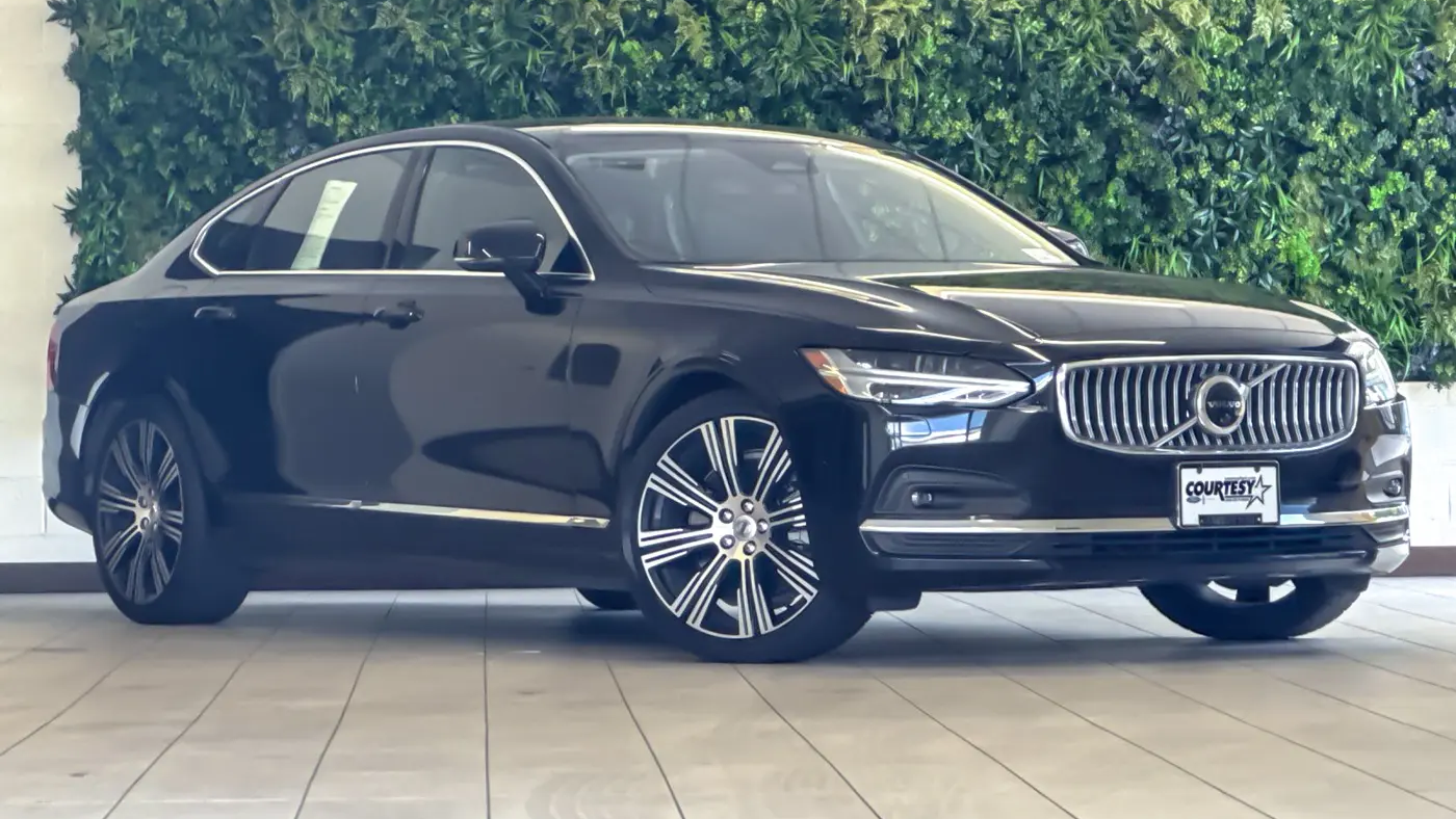 2023 Volvo S90 B6 Plus