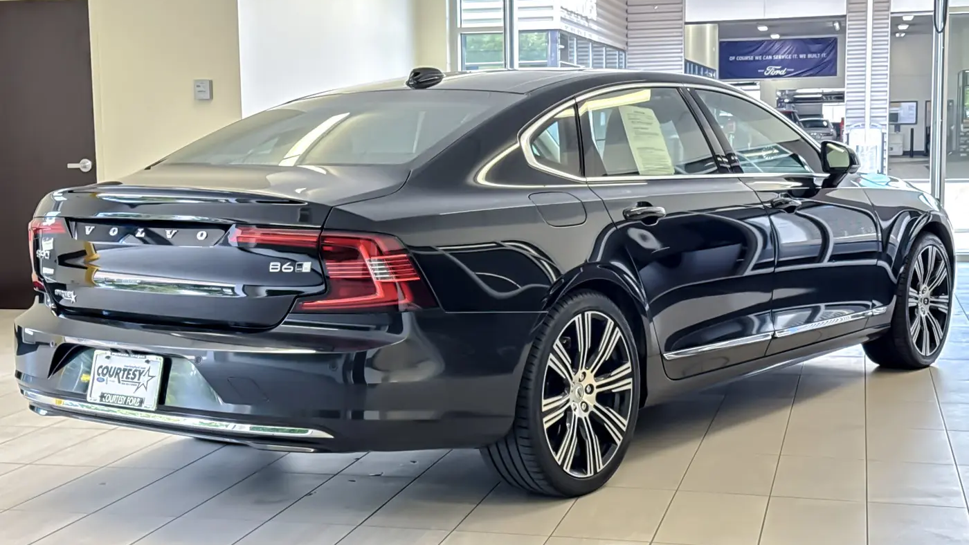 2023 Volvo S90 B6 Plus