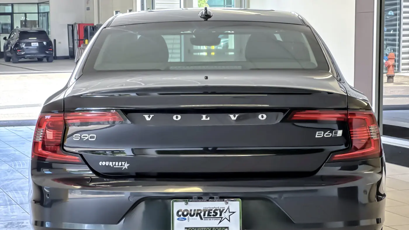 2023 Volvo S90 B6 Plus