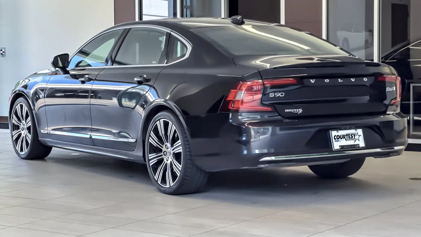 2023 Volvo S90 B6 Plus