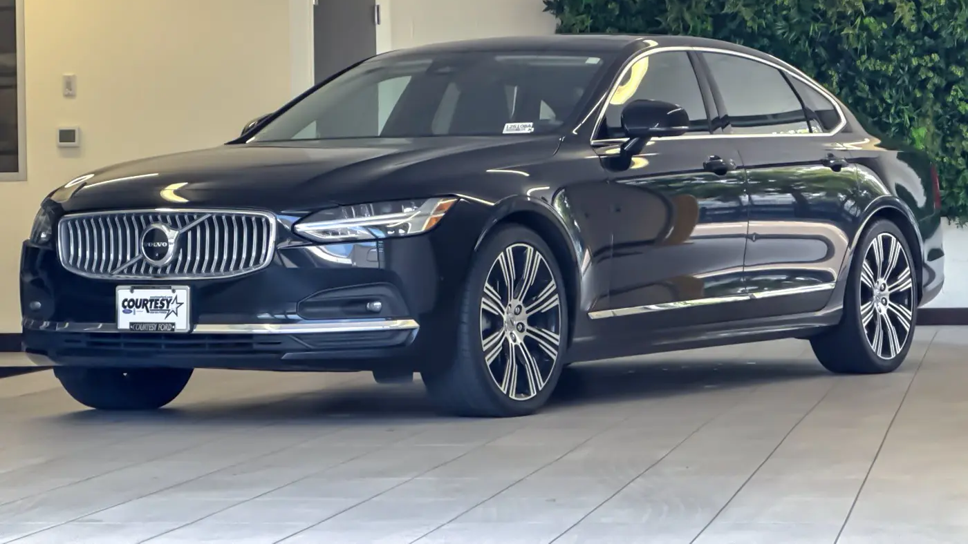 2023 Volvo S90 B6 Plus