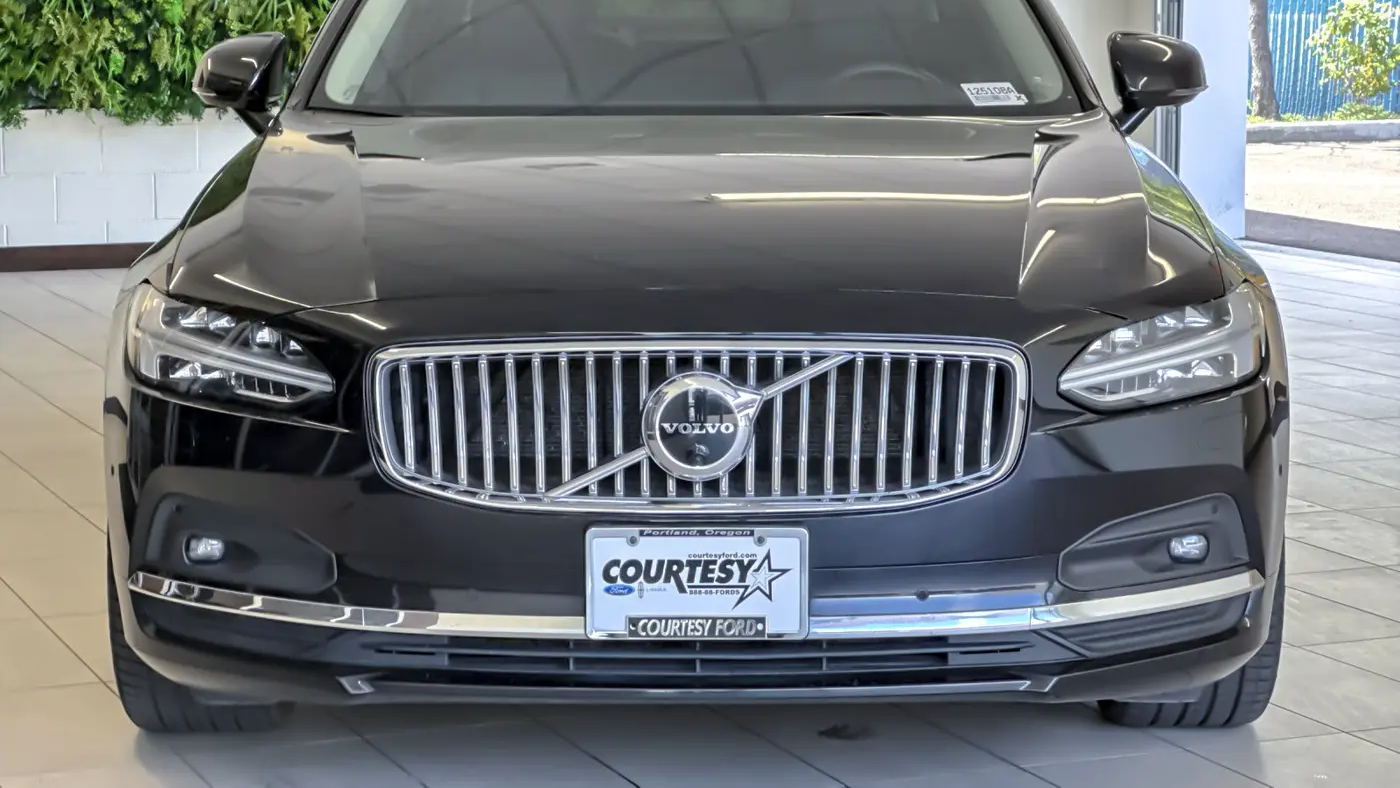 2023 Volvo S90 B6 Plus