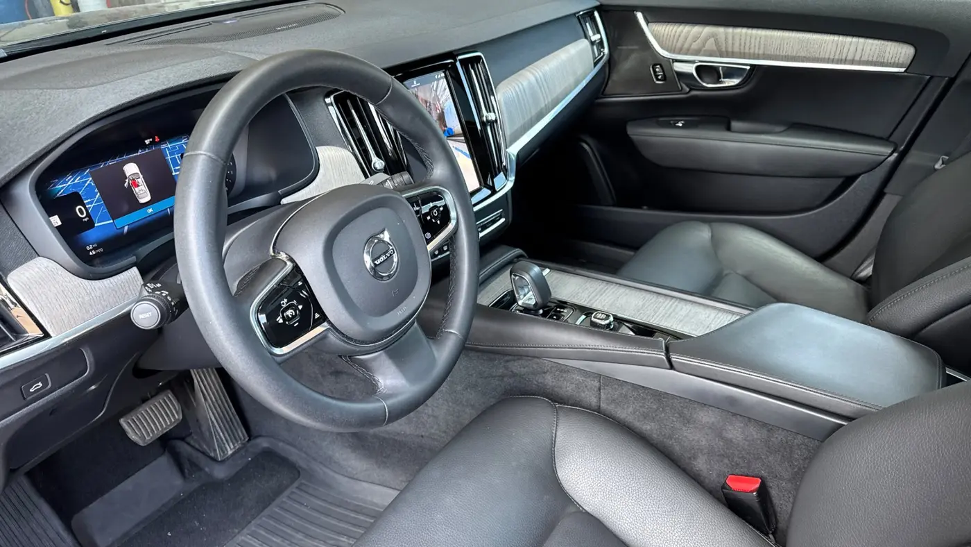 2023 Volvo S90 B6 Plus