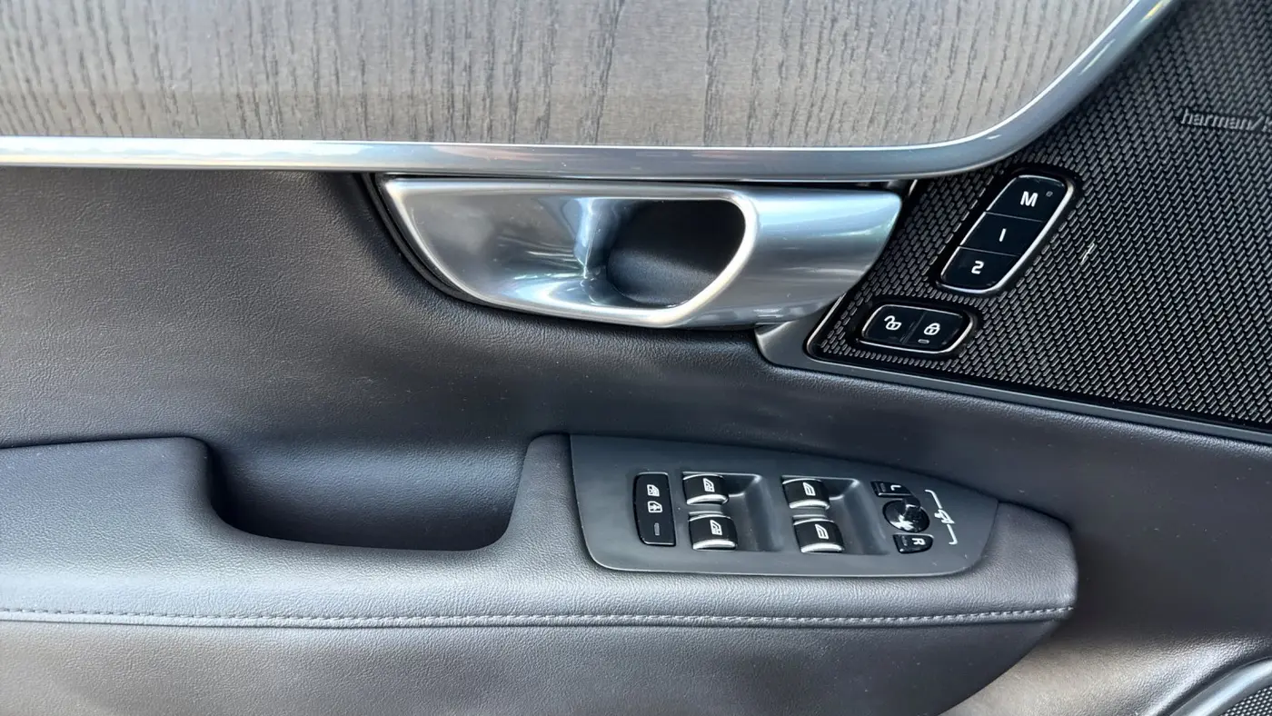 2023 Volvo S90 B6 Plus