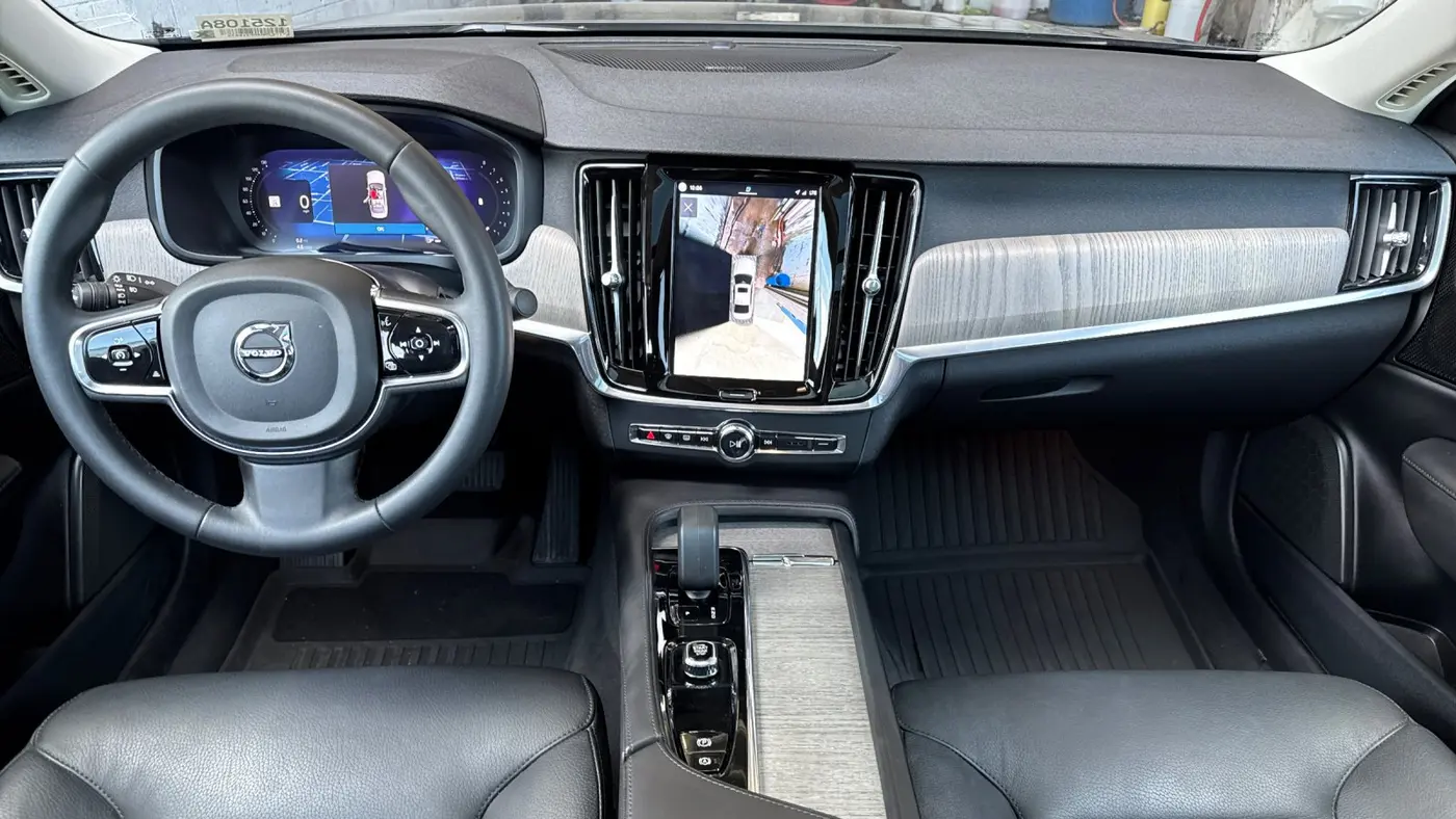 2023 Volvo S90 B6 Plus