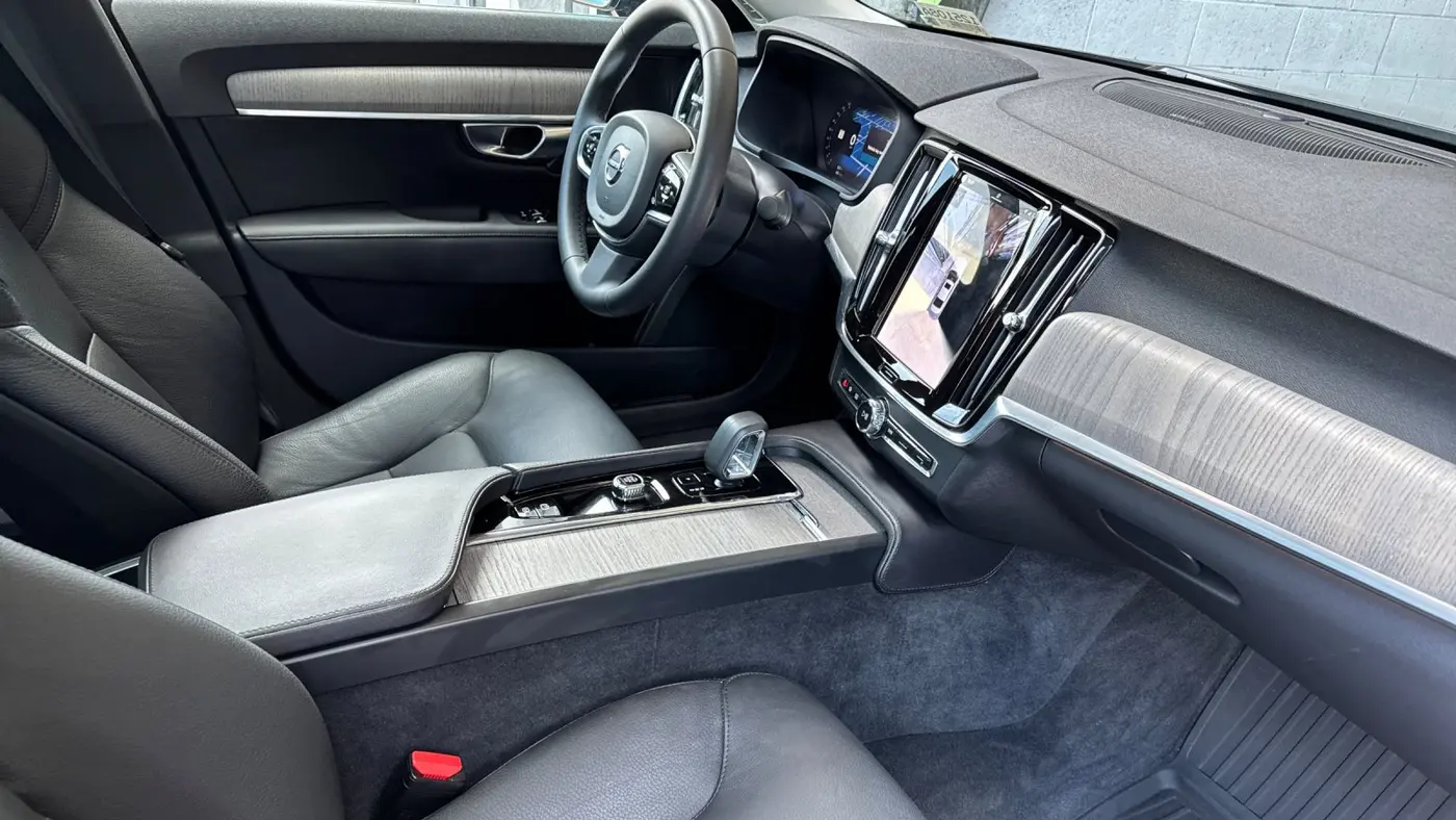 2023 Volvo S90 B6 Plus