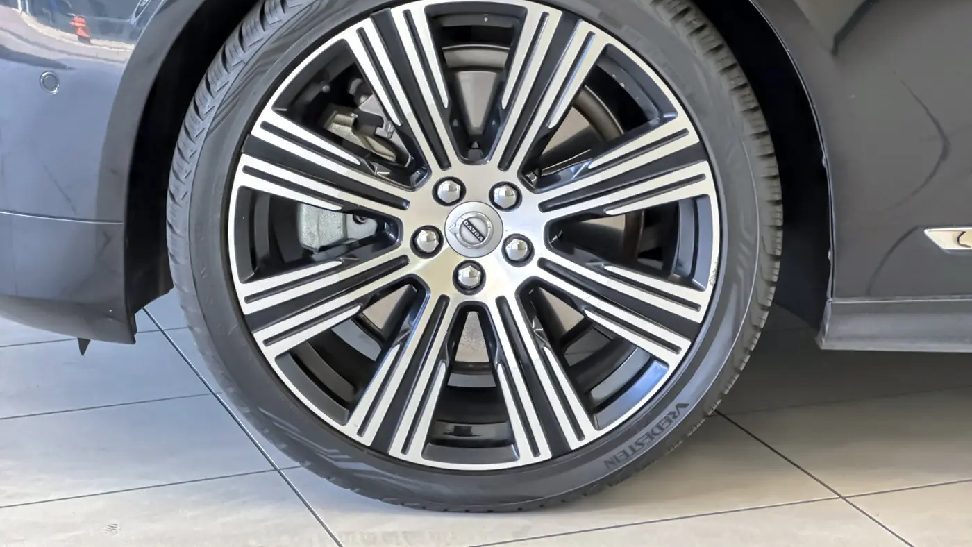 2023 Volvo S90 B6 Plus