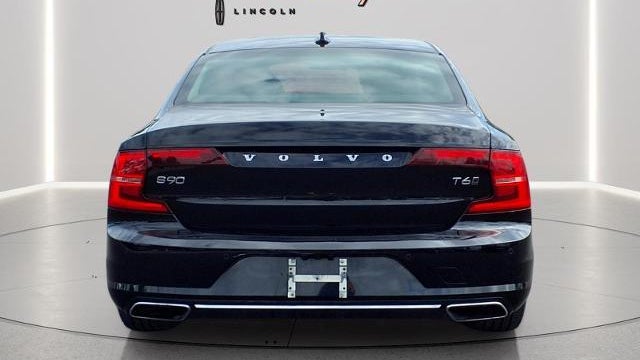 2019 Volvo S90 T6 Momentum