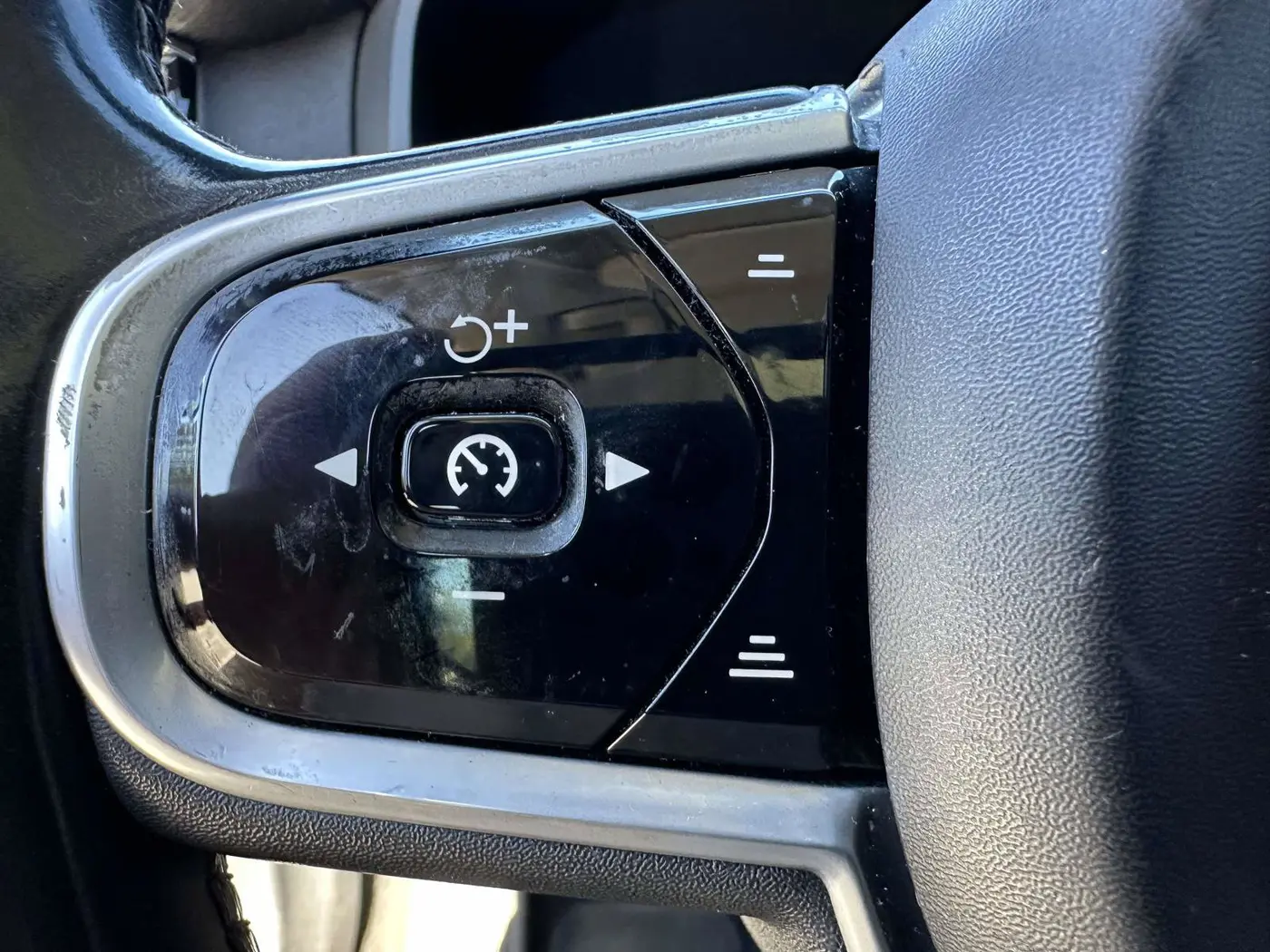2019 Volvo S90 - $18,000