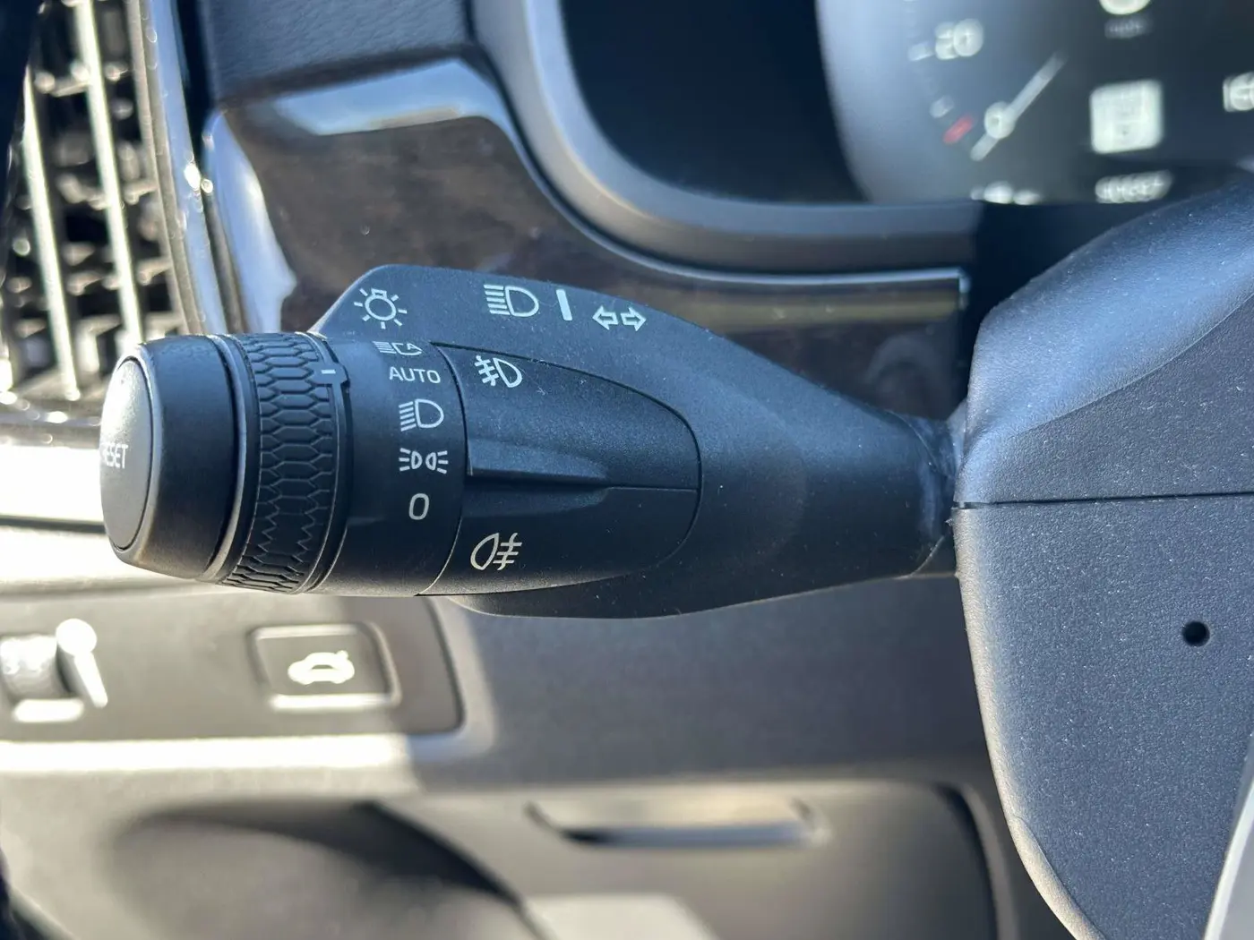 2019 Volvo S90 - $18,000