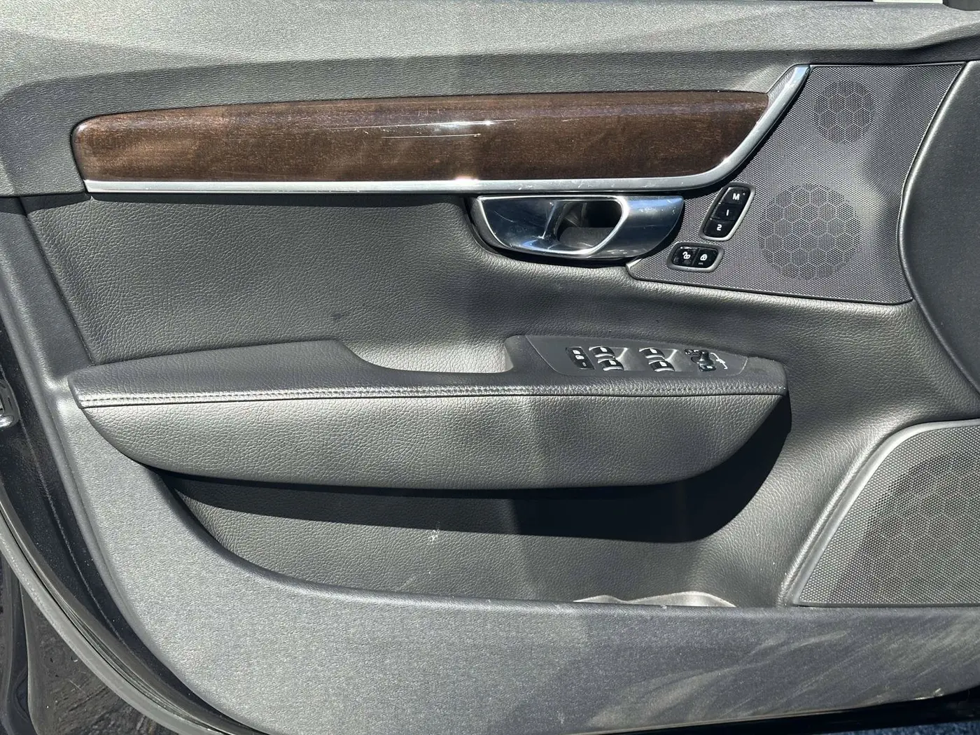 2019 Volvo S90 - $18,000