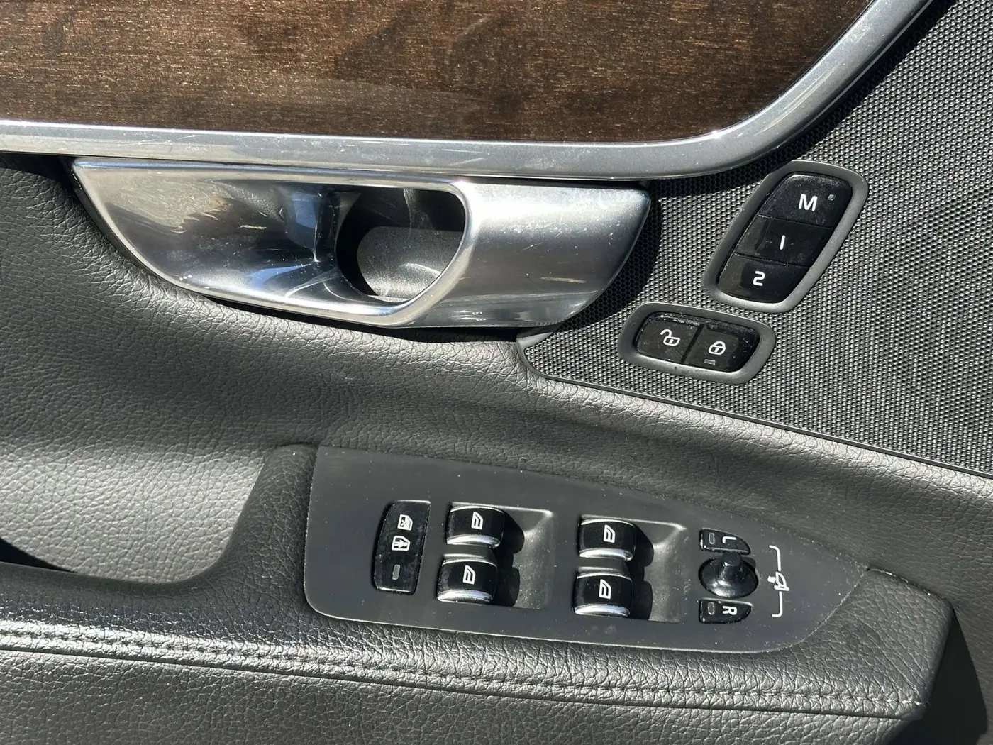 2019 Volvo S90 - $18,000
