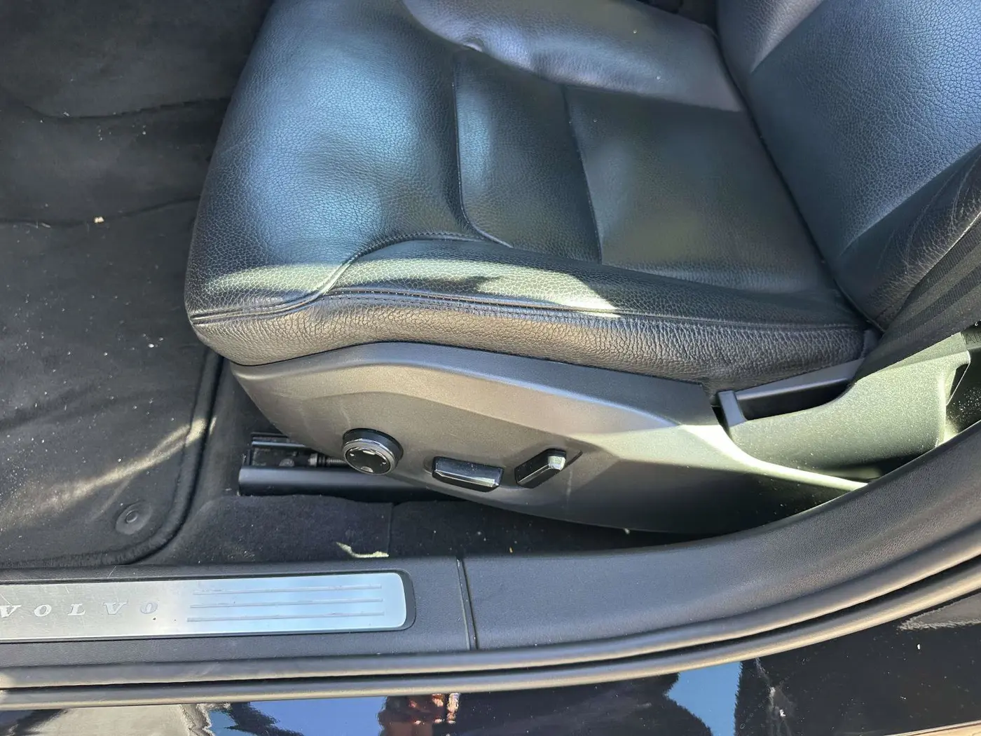 2019 Volvo S90 - $18,000