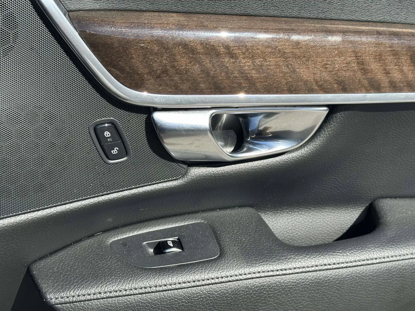 2019 Volvo S90 - $18,000