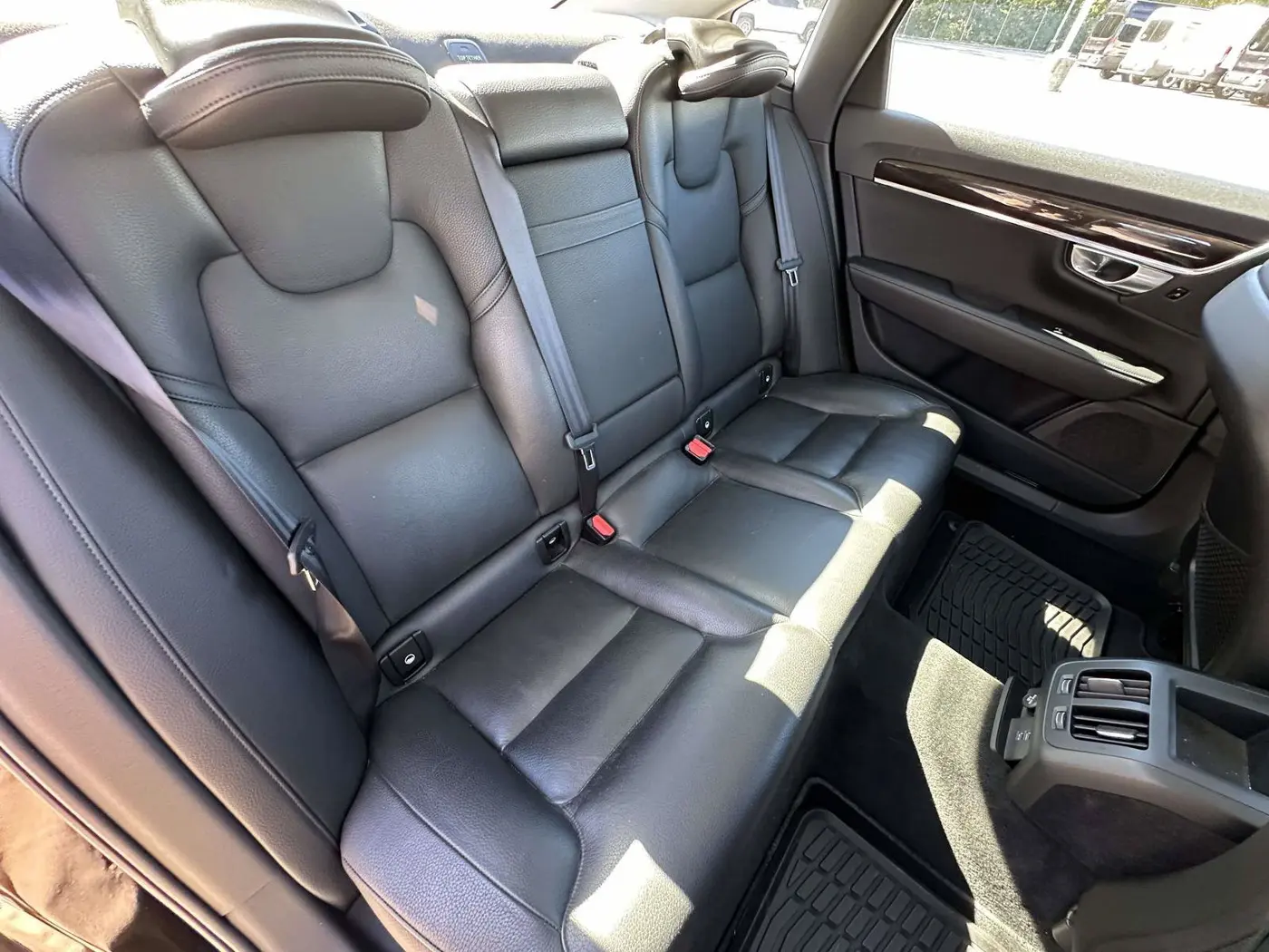 2019 Volvo S90 - $18,000