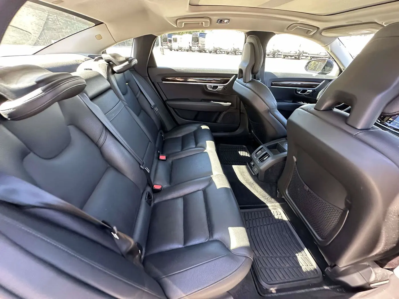2019 Volvo S90 - $18,000