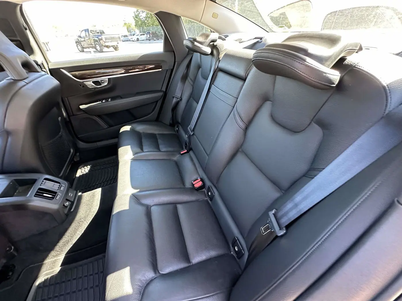 2019 Volvo S90 - $18,000