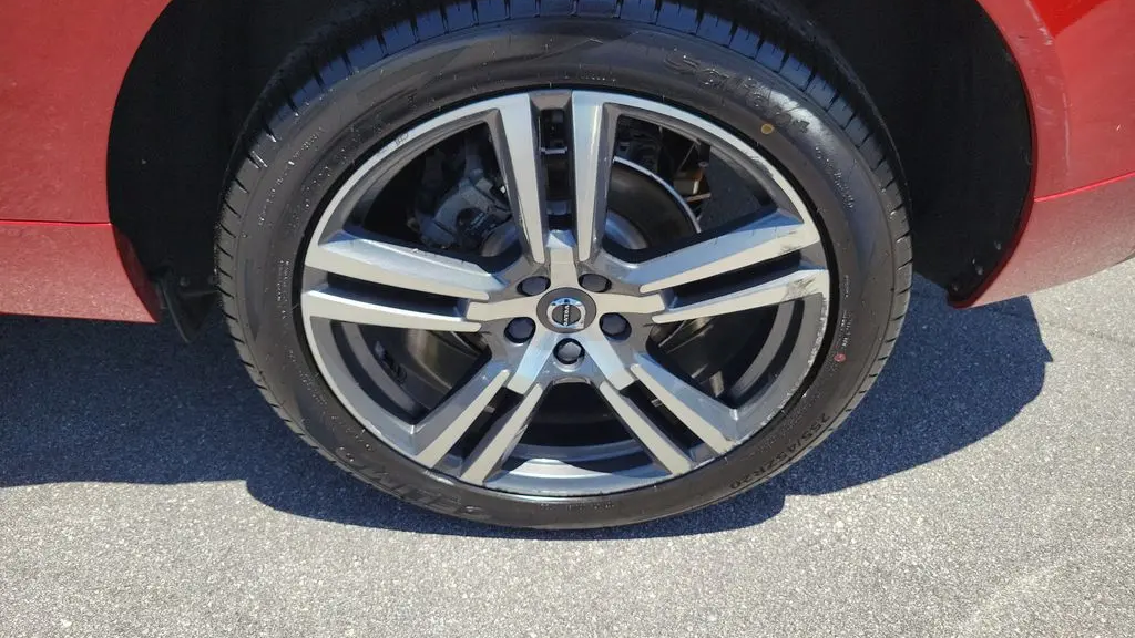 2019 Volvo XC60 T5 Momentum